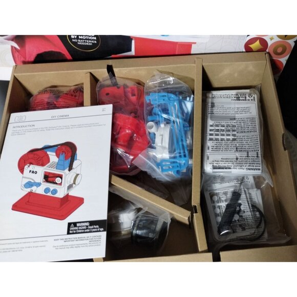 FAO Schwarz DIY Cinema Retro Film Projector Kit 86 Pieces New Never used - Picture 2 of 6